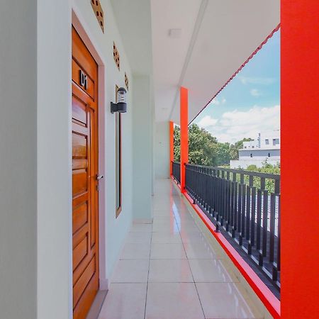 Oyo 90063 Silver Homestay Syariah Perabumulih 外观 照片