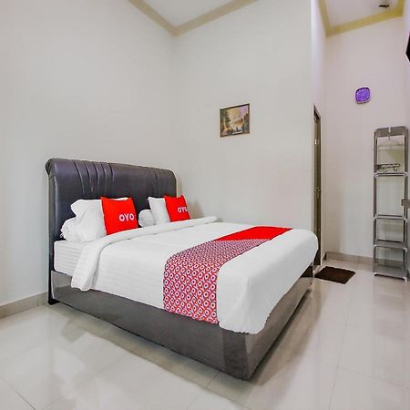 Oyo 90063 Silver Homestay Syariah Perabumulih 外观 照片