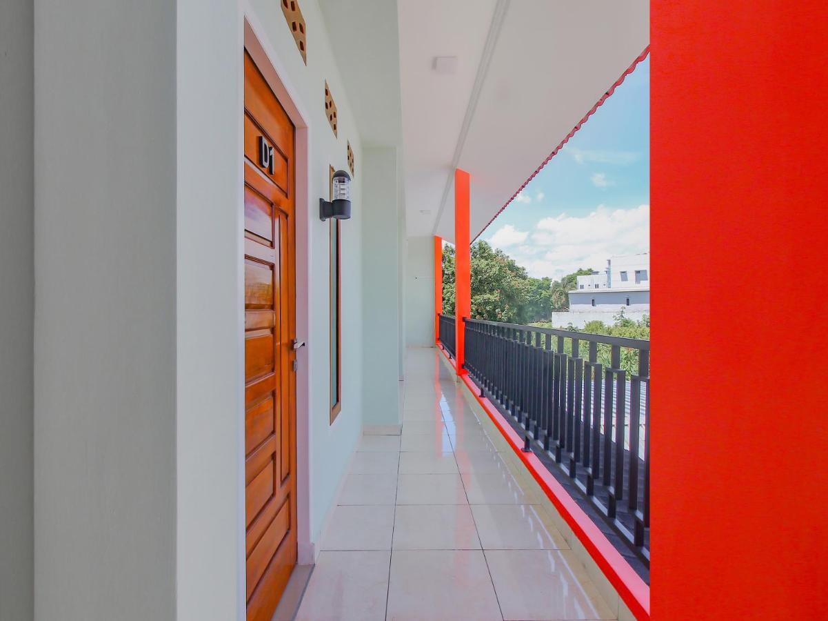 Oyo 90063 Silver Homestay Syariah Perabumulih 外观 照片