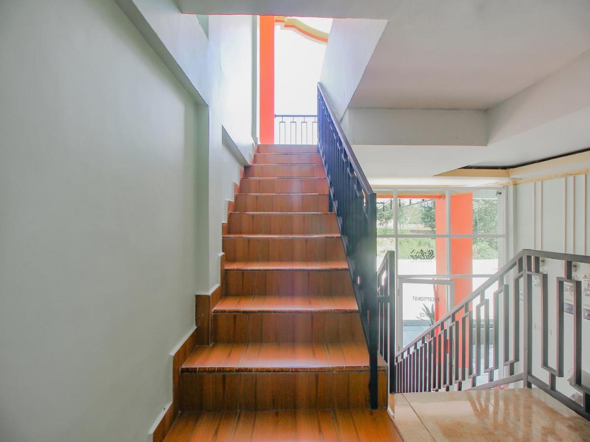 Oyo 90063 Silver Homestay Syariah Perabumulih 外观 照片