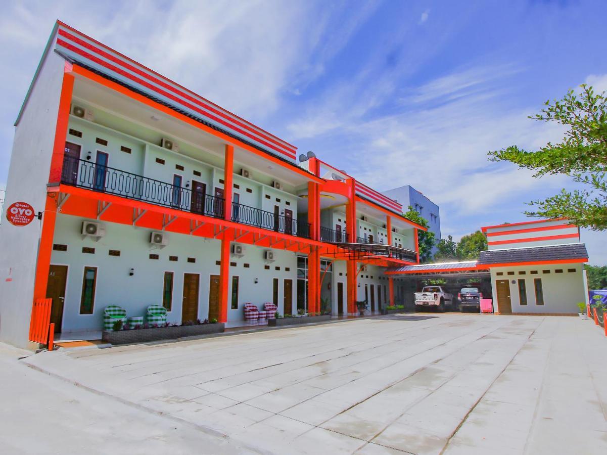 Oyo 90063 Silver Homestay Syariah Perabumulih 外观 照片