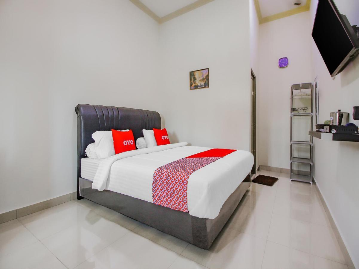 Oyo 90063 Silver Homestay Syariah Perabumulih 外观 照片