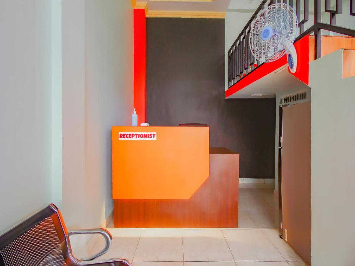 Oyo 90063 Silver Homestay Syariah Perabumulih 外观 照片
