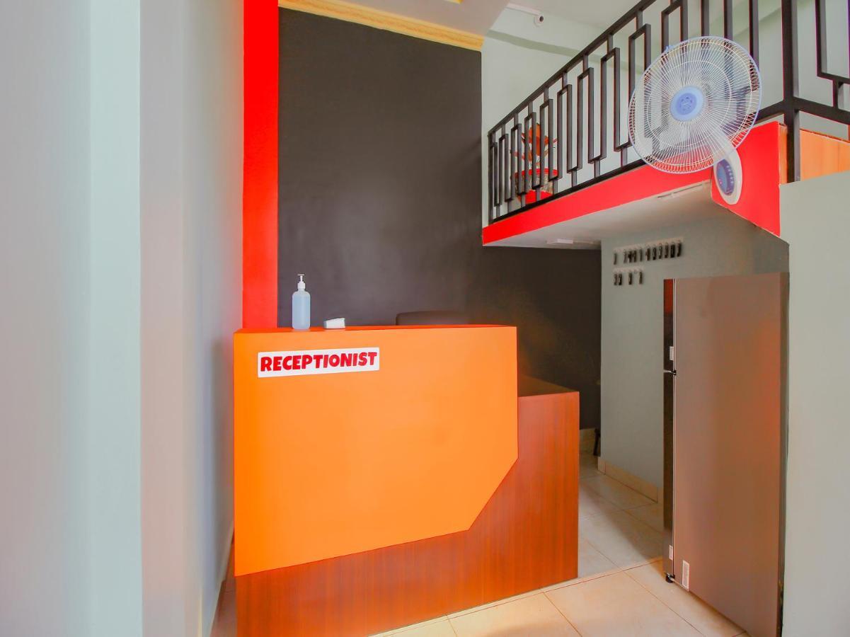Oyo 90063 Silver Homestay Syariah Perabumulih 外观 照片