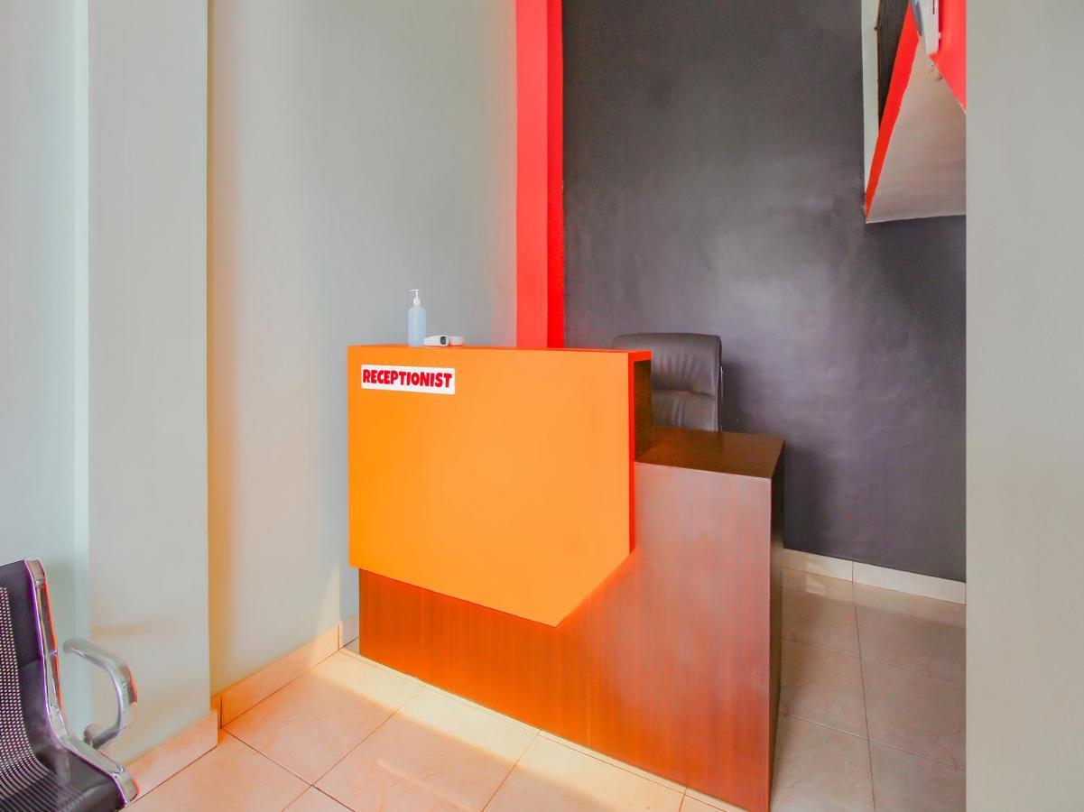 Oyo 90063 Silver Homestay Syariah Perabumulih 外观 照片