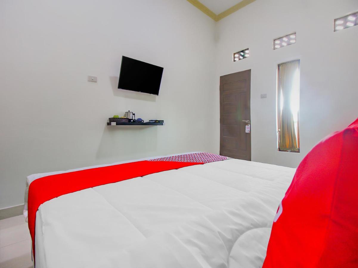 Oyo 90063 Silver Homestay Syariah Perabumulih 外观 照片