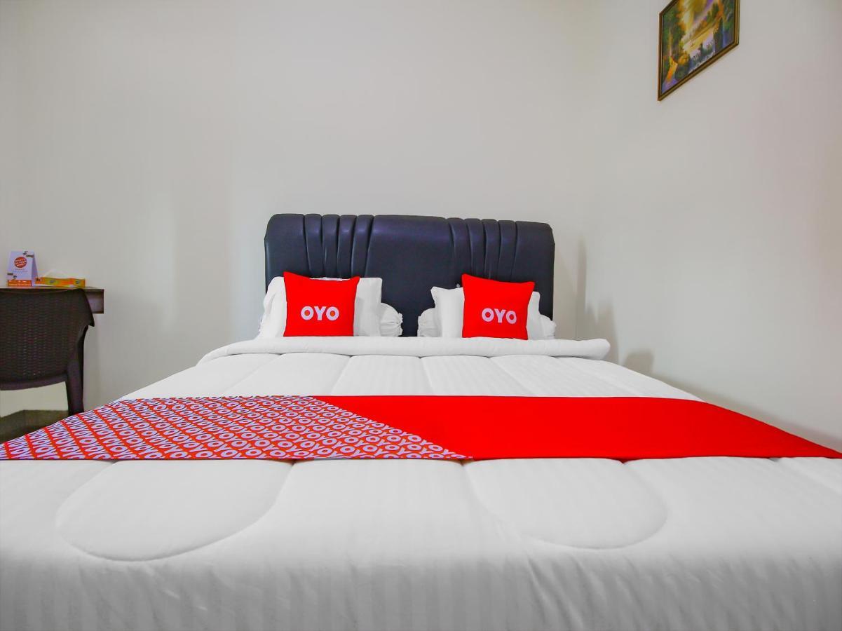 Oyo 90063 Silver Homestay Syariah Perabumulih 外观 照片