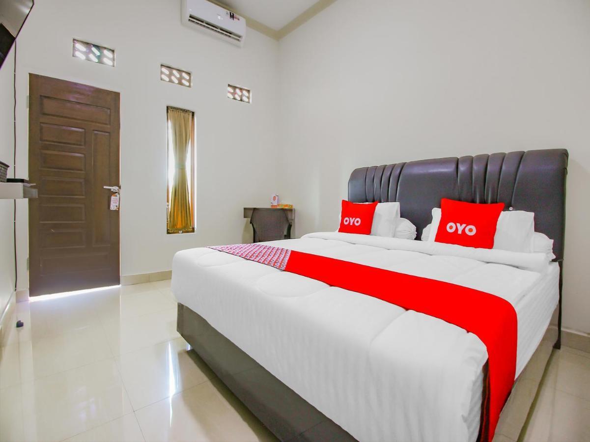 Oyo 90063 Silver Homestay Syariah Perabumulih 外观 照片
