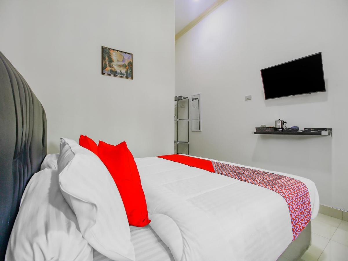 Oyo 90063 Silver Homestay Syariah Perabumulih 外观 照片