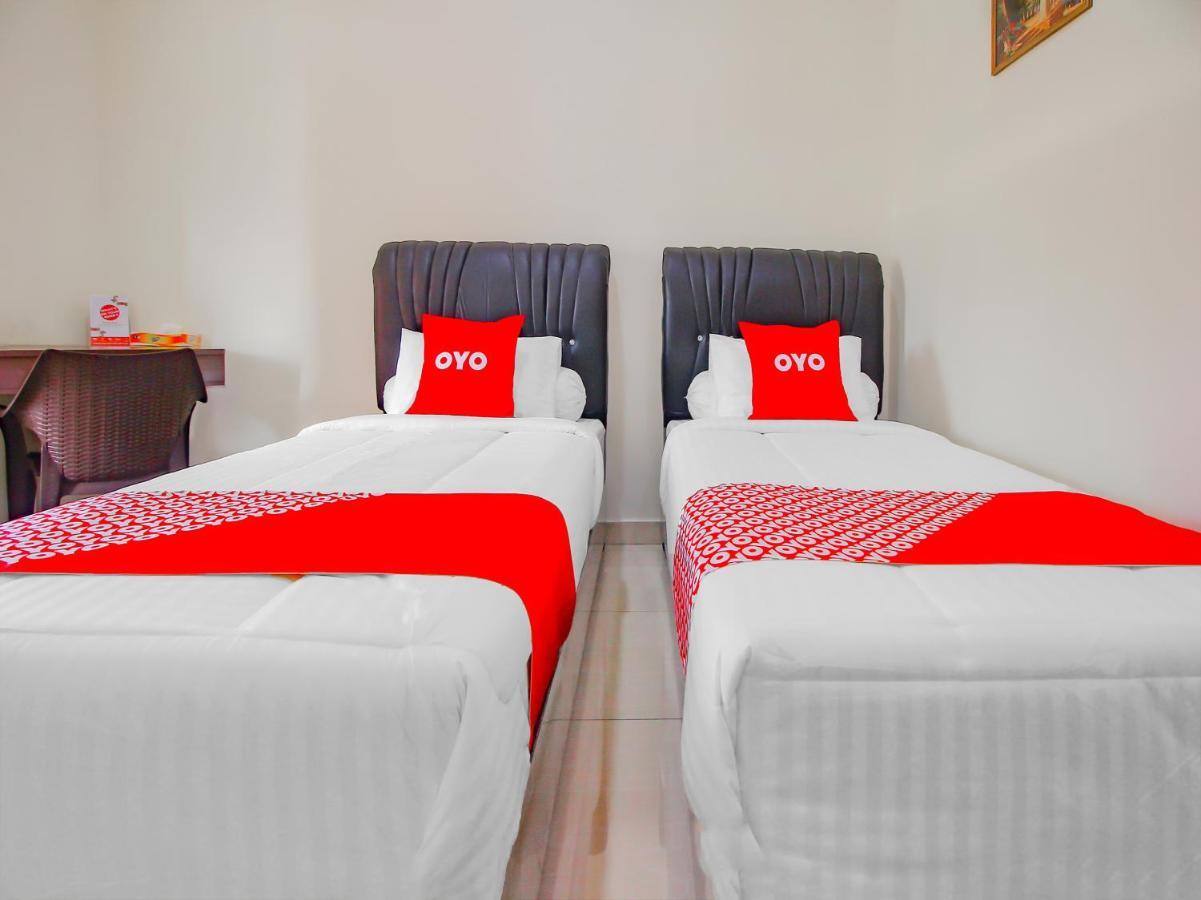 Oyo 90063 Silver Homestay Syariah Perabumulih 外观 照片