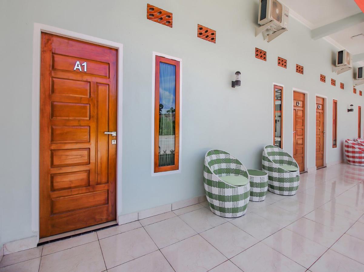 Oyo 90063 Silver Homestay Syariah Perabumulih 外观 照片