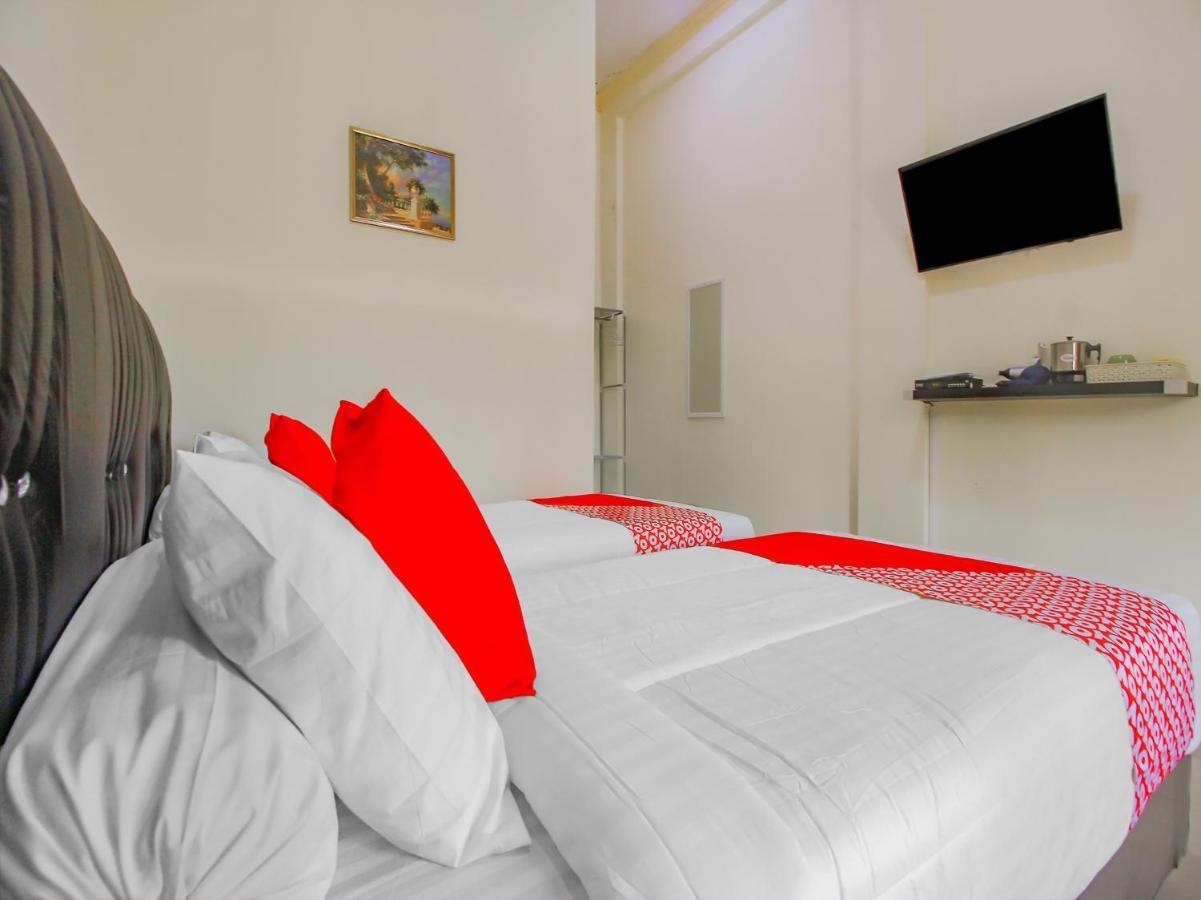 Oyo 90063 Silver Homestay Syariah Perabumulih 外观 照片