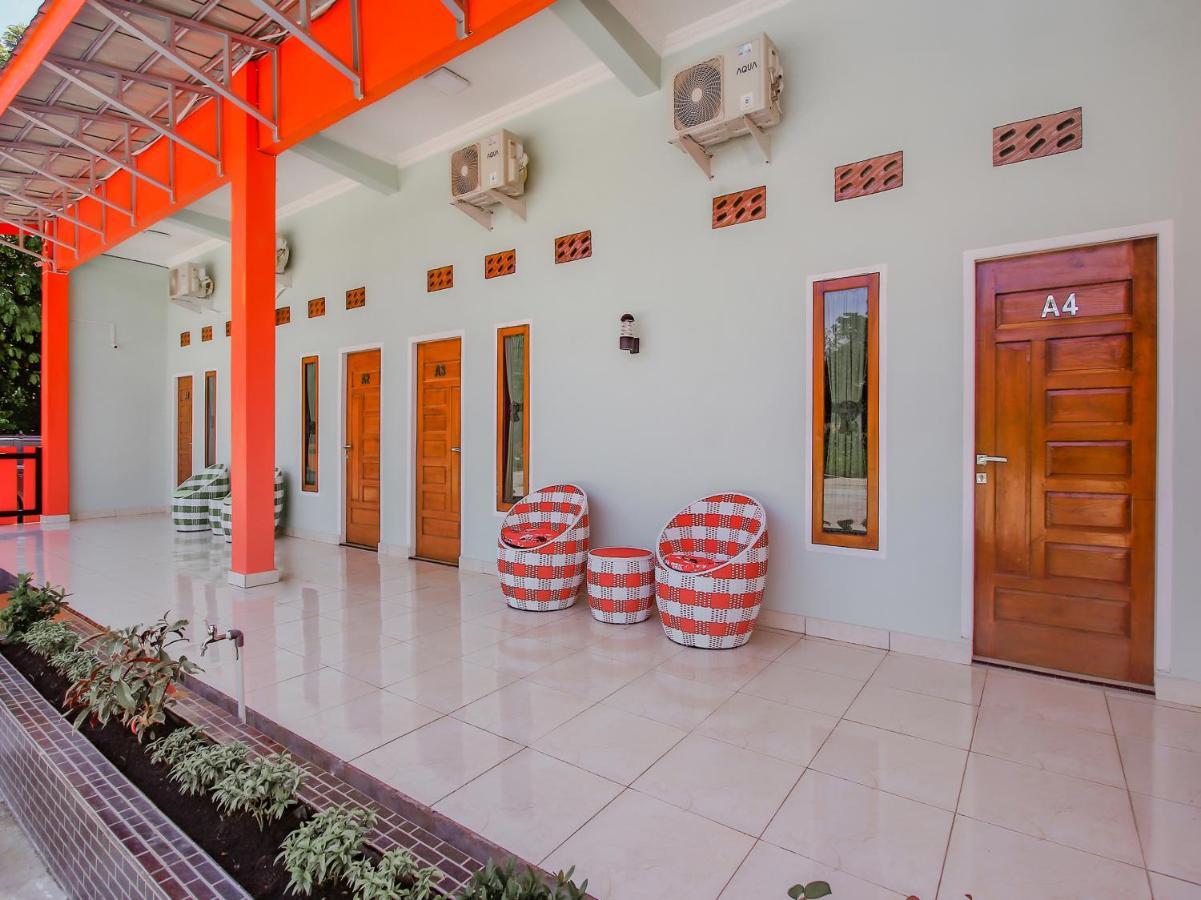 Oyo 90063 Silver Homestay Syariah Perabumulih 外观 照片
