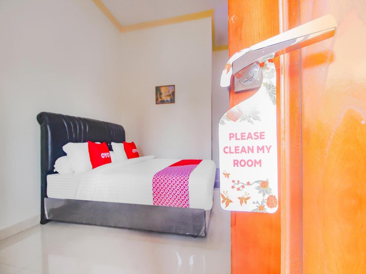 Oyo 90063 Silver Homestay Syariah Perabumulih 外观 照片