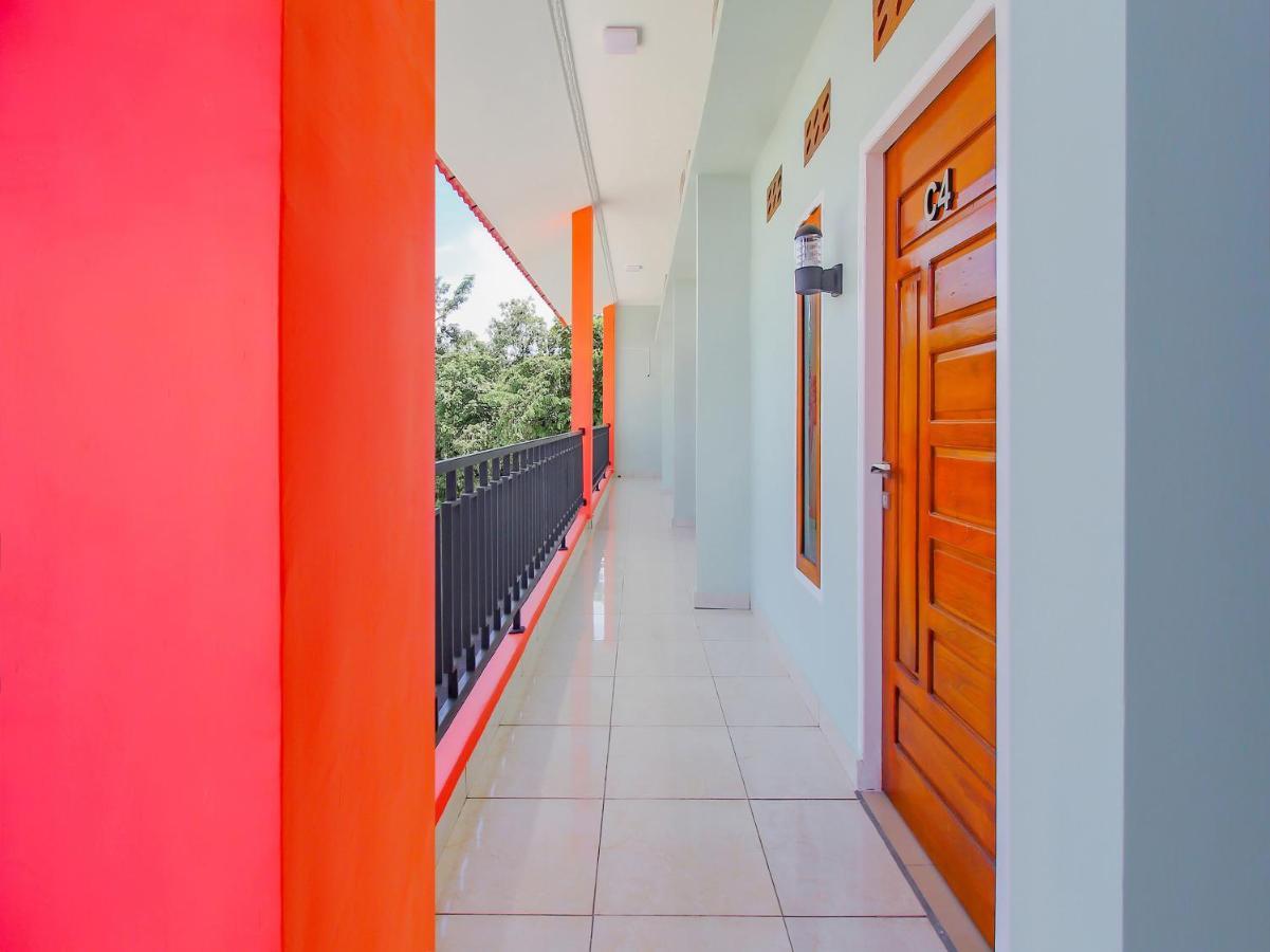 Oyo 90063 Silver Homestay Syariah Perabumulih 外观 照片