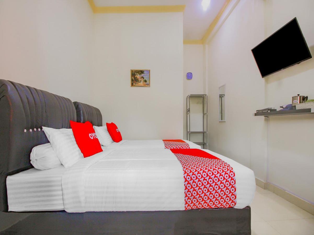 Oyo 90063 Silver Homestay Syariah Perabumulih 外观 照片