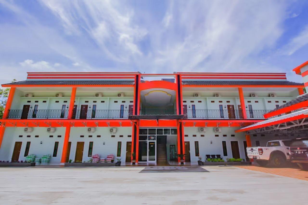 Oyo 90063 Silver Homestay Syariah Perabumulih 外观 照片